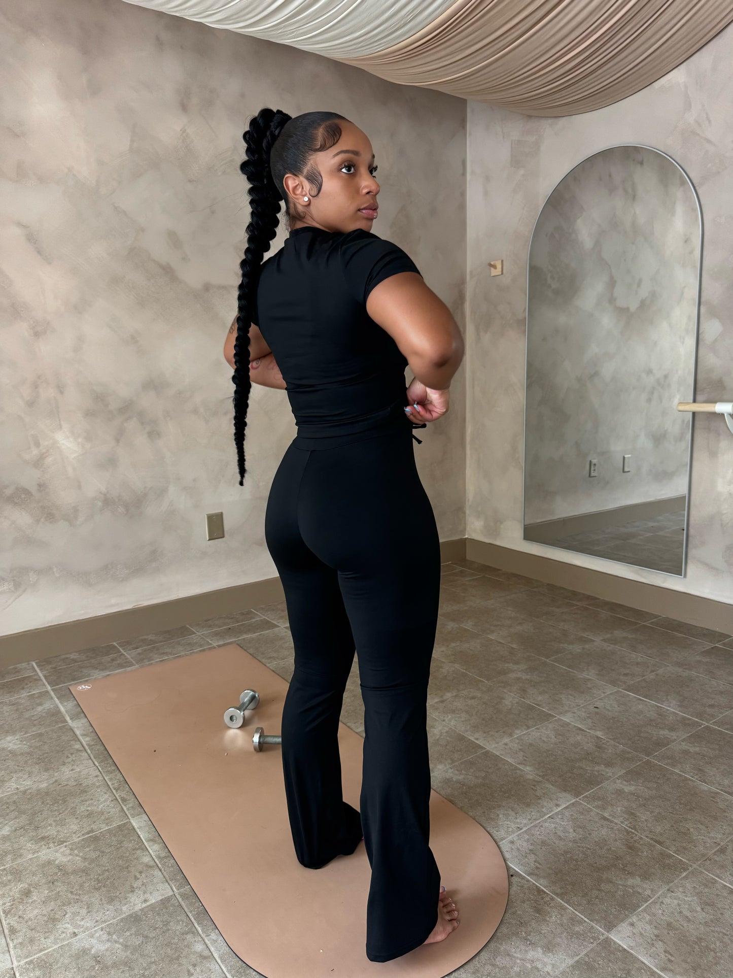 Retro Flare Yoga Set – Black (Butt-Lifting, Naked Feel)