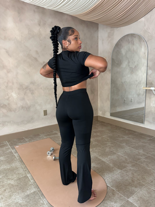 Retro Flare Yoga Set – Black (Butt-Lifting, Naked Feel)